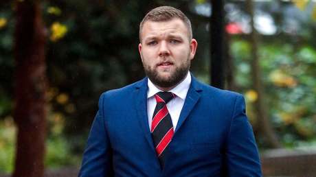 Encuentran muerto en un aparente suicidio a un policía británico despedido tras agredir violentamente a dos personas negras en menos de 24 horas