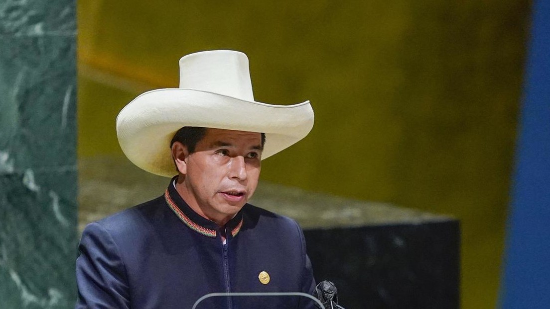 Entre la crisis política y los embates de la derecha en el Congreso: El desafiante 2022 de Pedro Castillo