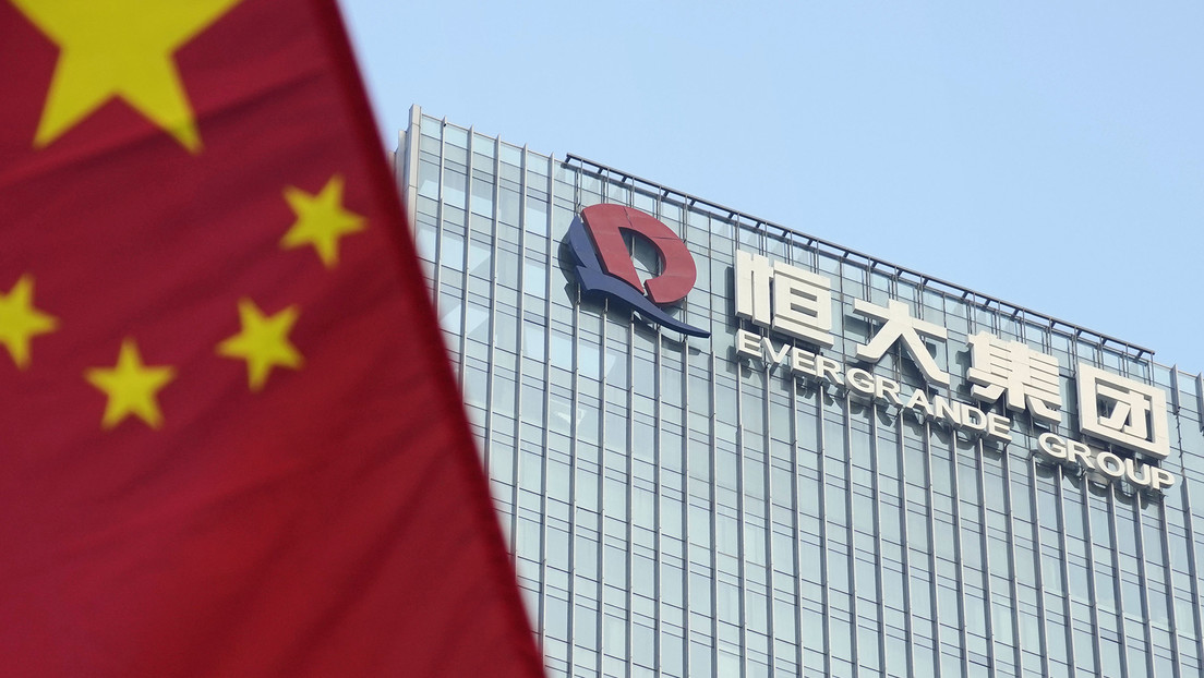 "¡Evergrande, devuélvenos nuestro dinero!": inversores protestan en China mientras el gigante inmobiliario reanuda su cotización
