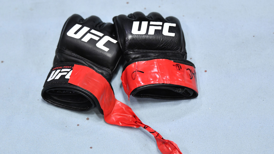 VIDEO: El popular presentador de pódcast Joe Rogan propina a sus 54 años potentes patadas giratorias a un saco pesado