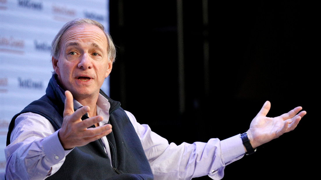 El multimillonario Ray Dalio desaconseja tener efectivo y bonos en medio del cambio de paradigma en EE.UU.