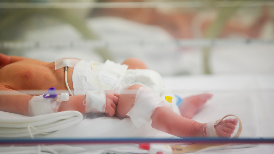 "Me decían que acabara con mi vida": elimina un video en el que baila junto a su bebé enfermo tras la furiosa reacción de la Red