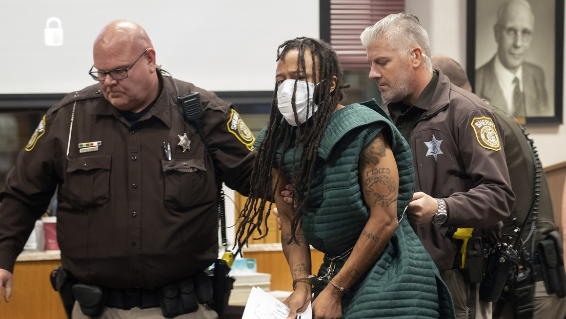 El conductor que atropelló a una multitud durante un desfile navideño en Wisconsin enfrenta 71 nuevos cargos