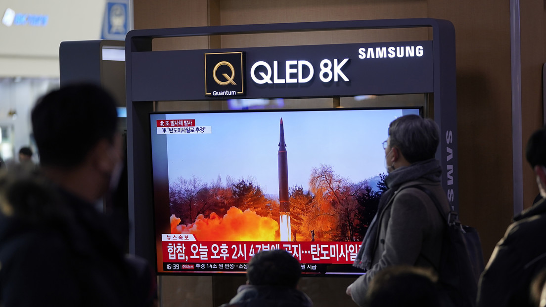 Pionyang confirma el lanzamiento de 2 misiles guiados desde un tren que alcanzaron sus objetivos en el mar de Japón