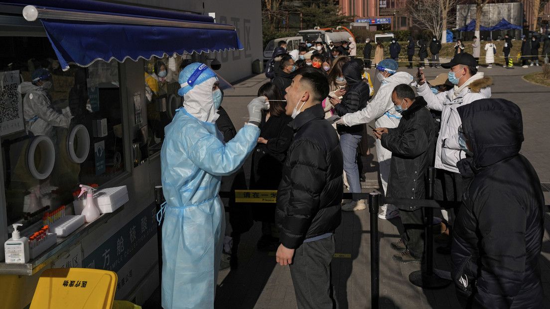 Científicos advierten que en el futuro podrían aparecer nuevas variantes de covid-19 más preocupantes debido a la rápida propagación de la ómicron