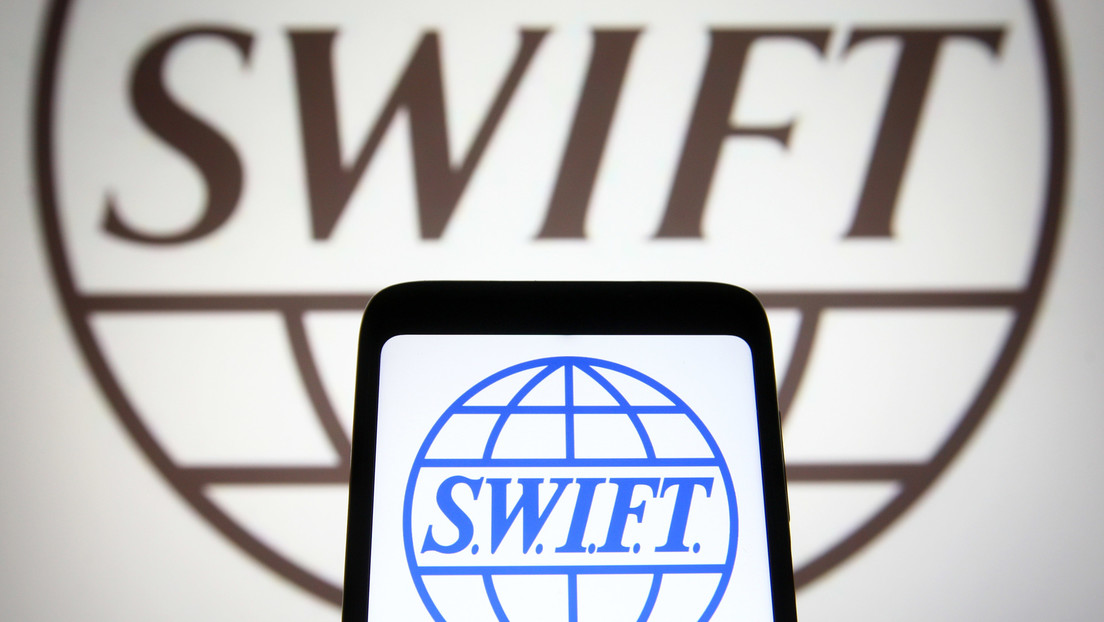 Una eventual desconexión de Rusia del SWIFT sería como una "bomba atómica" para los mercados de capitales, dice el líder entrante de la CDU alemana