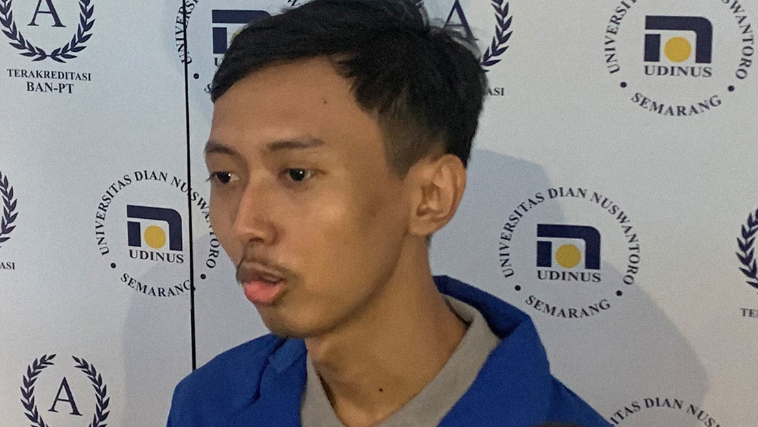 Un joven se toma selfies durante cinco años y los vende como una colección de NFT por un millón de dólares