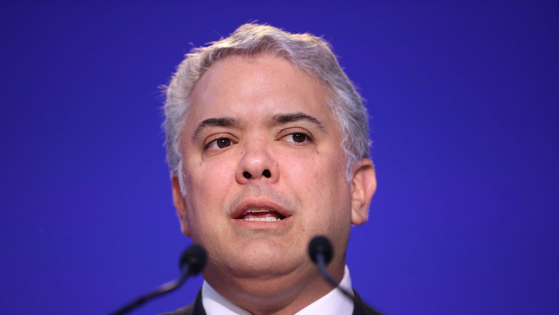 El presidente de Colombia asegura que entablar un diálogo en Venezuela sería "alargar una agonía" y Caracas responde