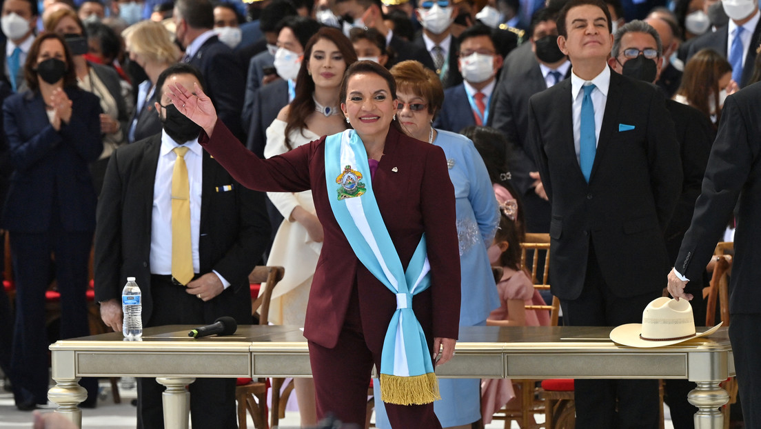 VIDEO: Xiomara Castro asume las riendas de Honduras con un Congreso bicéfalo y la fractura de su propio partido