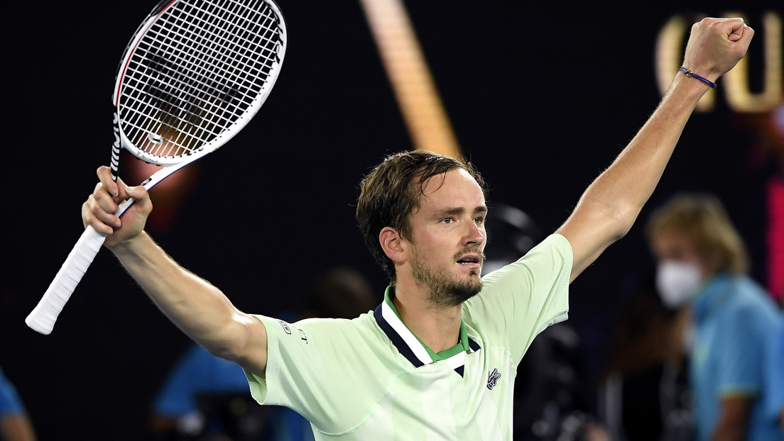 El tenista ruso Daniil Medvédev avanza a la final del Abierto de Australia donde enfrentará a Rafael Nadal