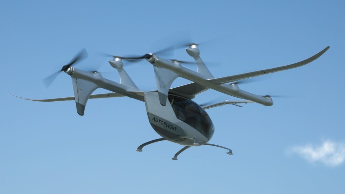 VIDEO: Una 'startup' china busca conquistar el mercado europeo con este taxi aéreo