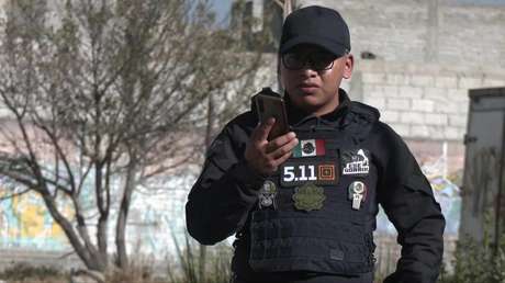 'Ese Gorrix', el agente de policía mexicano que gana miles de seguidores rapeando sobre sus operaciones contra los cárteles de la droga