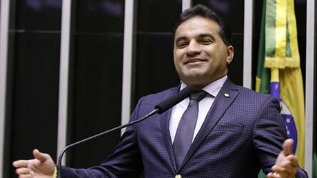 Un diputado de Brasil acusado de desviar fondos sorteó dinero entre sus seguidores para las fiestas de fin de año