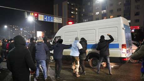 El presidente de Kazajistán acepta la dimisión de los miembros del Gobierno ante la ola de violentas protestas que azotan varias regiones del país