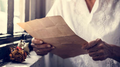 La carta de un soldado que combatió en la Segunda Guerra Mundial es entregada a su esposa 76 años después