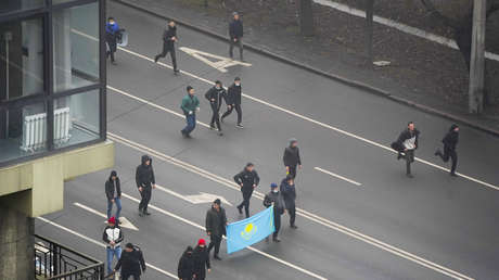 El presidente de Kazajistán afirma que varios "terroristas" que atacaron el país en las violentas protestas hablaban en otro idioma