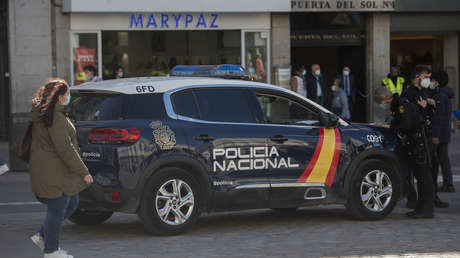 Un hombre intenta atracar una tienda de compraventa de oro (pero la dueña le quita el cuchillo y lo hiere en la cara)