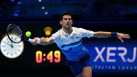 El ministro de Inmigración de Australia estudia "a fondo" la opción de deportación de Djokovic, mientras el tenista se enfrenta a nuevas dificultades