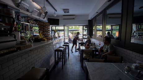 Un apagón masivo se suma a la ola de calor y afecta en Buenos Aires a más de 700.000 usuarios, que responden con una oleada de memes