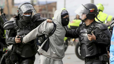 Usuarios del transporte público de Bogotá evaden el pago de las tarifas para protestar por el alza de los precios