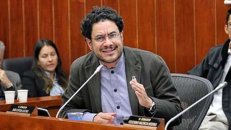 La Red se inunda de solidaridad con el senador colombiano Iván Cepeda tras ser operado de una lesión cancerígena en el hígado