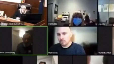 Una jueza en EE.UU. regaña y multa a un anciano con cáncer que descuidó el césped de su casa por estar demasiado débil