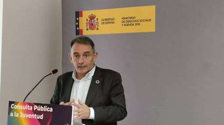 Un secretario de Estado español califica a Colombia como "Estado narcoparamilitar" y la canciller suramericana responde