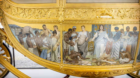 El rey de Países Bajos dejará de usar un carruaje dorado adornado con una polémica imagen sobre la esclavitud