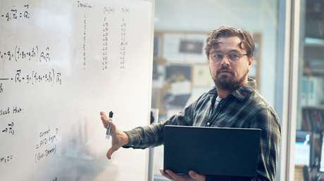 Un astrónomo francés hizo de doble de DiCaprio en 'No miren arriba' para escribir ecuaciones en lugar del actor