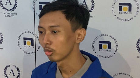 Un joven se toma selfies durante cinco años y los vende como una colección de NFT por un millón de dólares