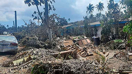Un hombre discapacitado de Tonga sobrevive tras ser arrastrado por el tsunami y estar a la deriva durante más de 24 horas