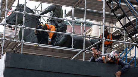 Desmantelan la estatua del presidente Theodore Roosevelt del Museo de Historia Natural de Nueva York por "glorificar el colonialismo"
