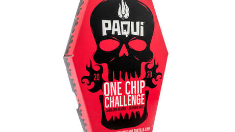 Hospitalizan a varios menores de California tras comer una patata frita hecha con los "pimientos más picantes del planeta" en un reto viral