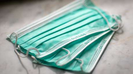 "¡Bola de imbéciles!": el fuerte mensaje de un presentador mexicano a los antivacunas que se hizo viral (VIDEO)