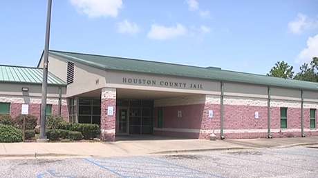 Detienen a una mujer tras intentar comprar el hijo de otra persona en un supermercado