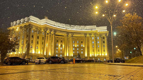 El Ministerio de Asuntos Exteriores de Ucrania tacha de "prematura" la decisión de EE.UU. sobre la salida de familiares de diplomáticos de Kiev