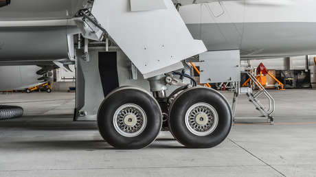 Un hombre sobrevive tras viajar 9.000 kilómetros de Sudáfrica a los Países Bajos escondido en el tren de aterrizaje de un avión de carga
