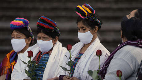 "Sentencia histórica": Condenan a cinco exparamilitares por violar a mujeres indígenas durante la guerra civil en Guatemala