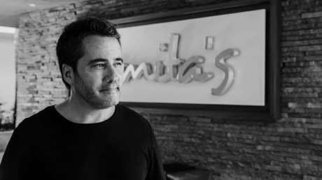 Asesinan al gerente argentino de un exclusivo club en Playa del Carmen y los agresores huyen en una moto acuática