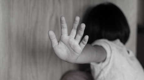 Un 'guía espiritual' argentino desata una ola de repudios por afirmar que hay niños que "atraen" las violaciones por "un tema vibracional"