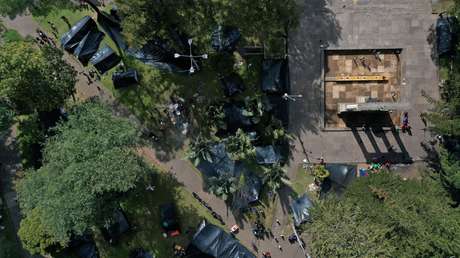 Fallece por linchamiento el conductor de un camión que había atropellado y matado a una mujer indígena embarazada y a su hija de 4 años en Bogotá