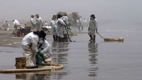 Un juez prohíbe a cuatro directivos de Repsol la salida de Perú tras el derrame de petróleo