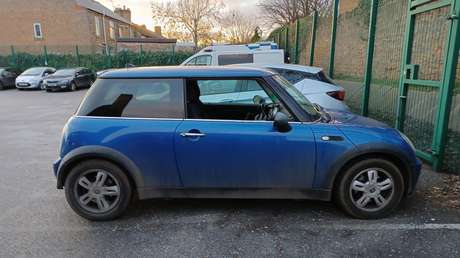 Policías dan el alto al vehículo de un anciano que llevaba conduciendo más de 70 años sin licencia ni seguro