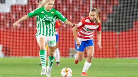 "Jugadora de color" o "central con coleta": la indignante narración de un partido de fútbol femenino en España