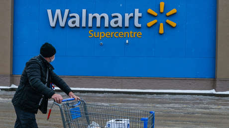 Oficial penitenciario afroamericano demanda a Walmart tras ser esposado y brevemente detenido al ser confundido con un ladrón que operó en la tienda