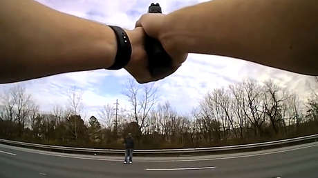 9 policías de Tennessee disparan mortalmente a un hombre que portaba un bisturí tras un enfrentamiento en una autopista
