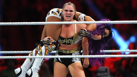 Victorias de leyendas de la UFC, un nuevo campeón y el regreso de Bad Bunny: las principales sorpresas que ofreció el Royal Rumble de la WWE