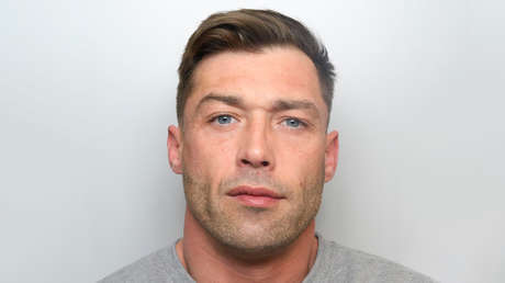 "¿Cuál es su delito: romper corazones o irrumpir en casas?": la foto de la ficha policial de un ladrón genera una reacción inesperada en la Red