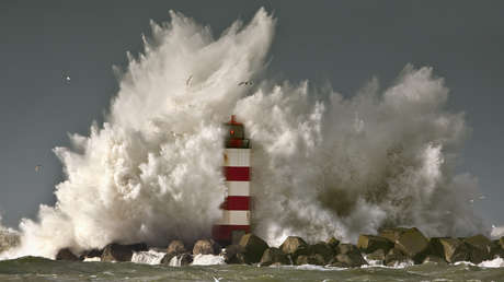 VIDEO: Un barco queda fuera de control tras chocar contra un petrolero en el mar del Norte