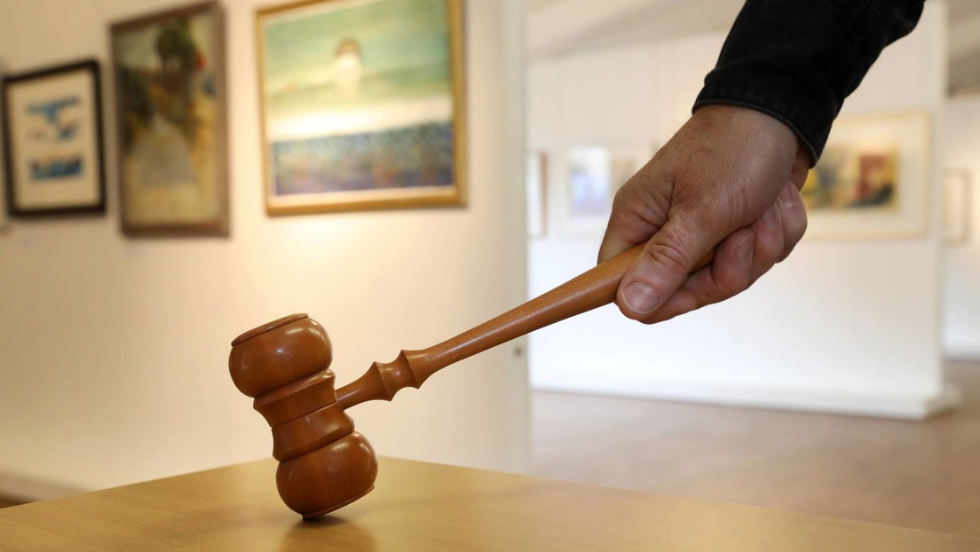 Un hombre se va de pesca espontáneamente y su esposa lo saca a subasta por Internet (con gastos de envío gratis)